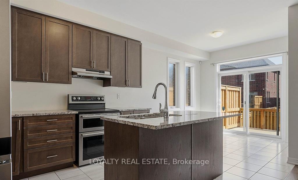 17 Cornelius Lane, Ajax — photo 4 of 5