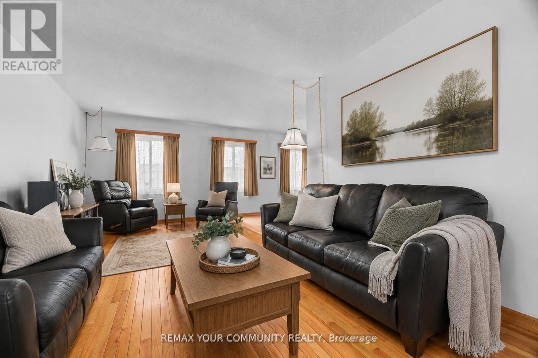 21 Wright Crescent, Ajax — photo 2 of 5