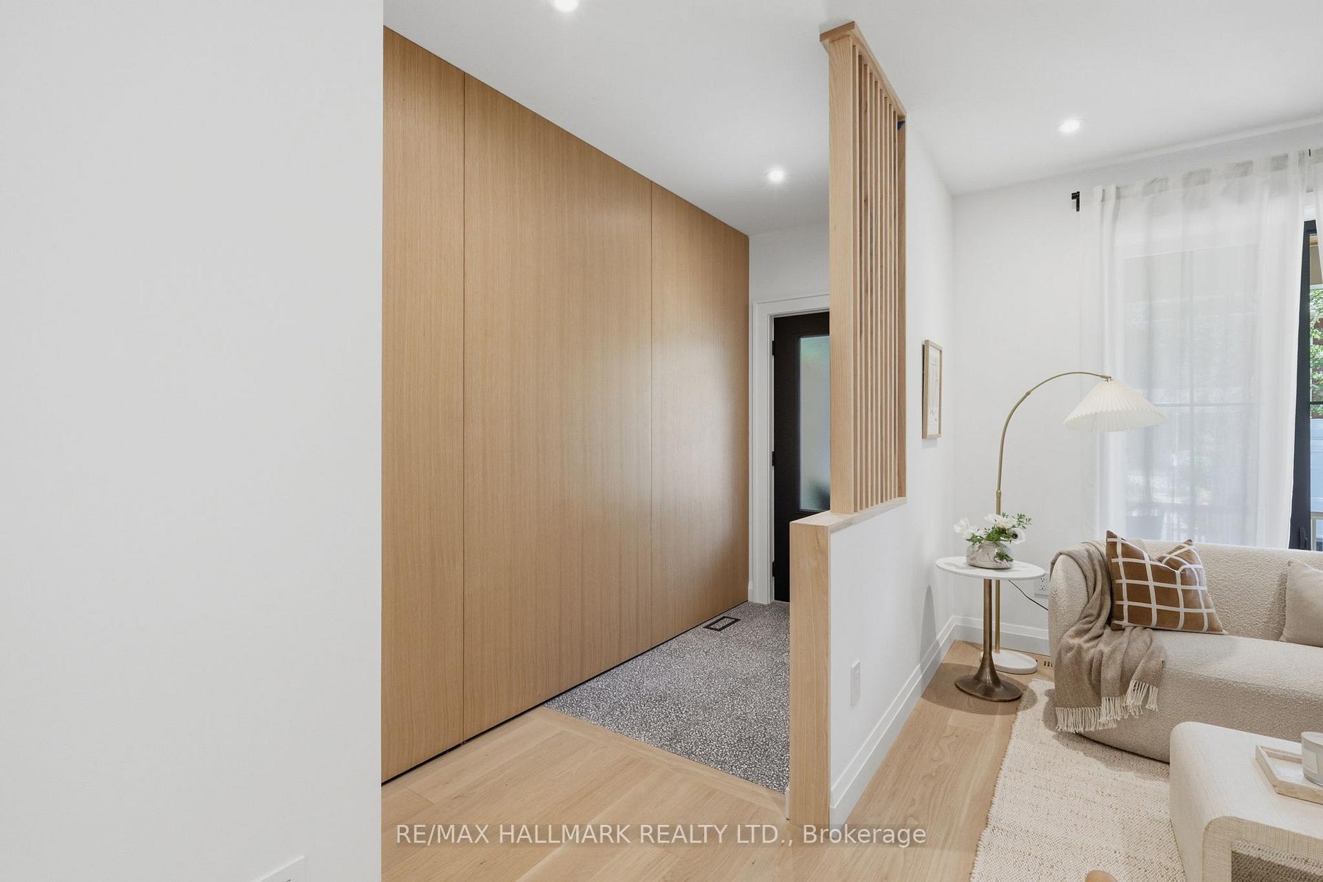 32 Howland Road, Toronto E01 — photo 3 of 5