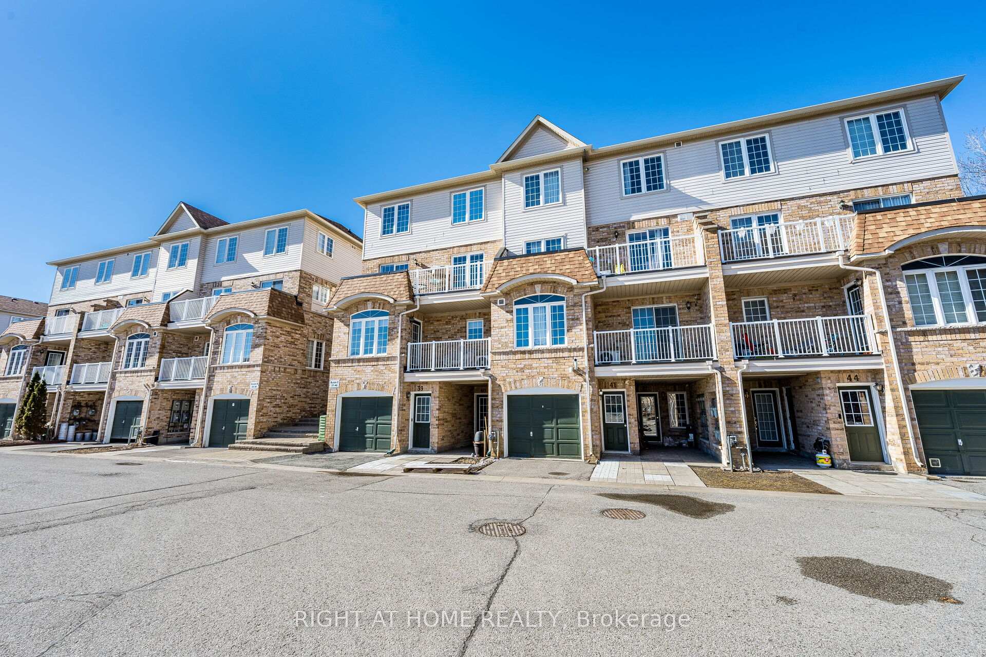 200 Mclevin Avenue 40, Toronto E11, ON M1B 6C7