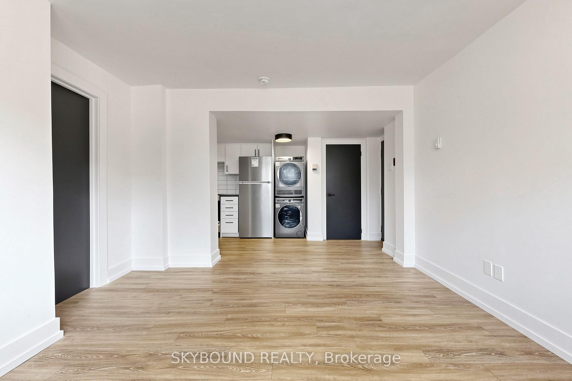 139 Wineva Avenue B, Toronto E02, ON M4E 2T3