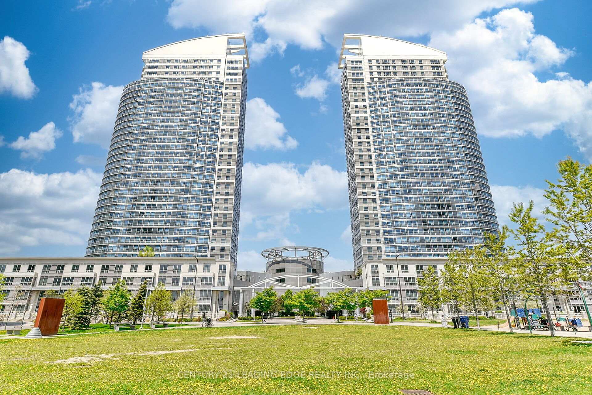 38 Lee Centre Drive 3207, Toronto E09, ON M1H 3J7