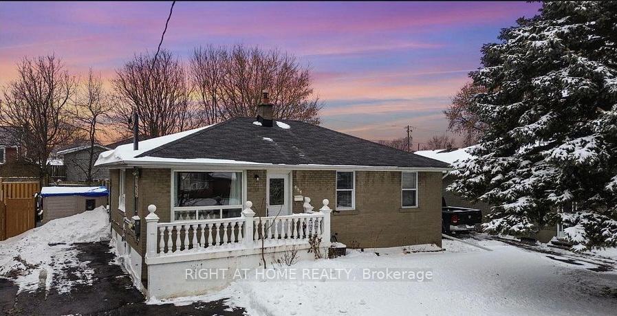 484 Phillip Murray Avenue Lower, Oshawa, ON L1J 1H5