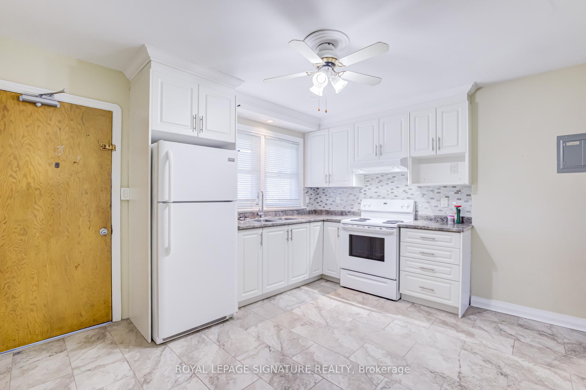855 Simcoe Street N Unit #3, Oshawa, ON L1G 4W1