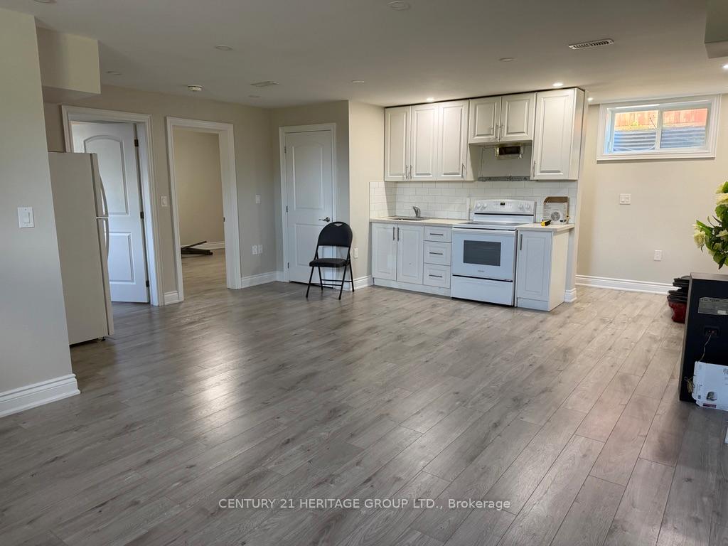 2 Lewiston Road Bsmt, Toronto E04, ON M1P 1X7