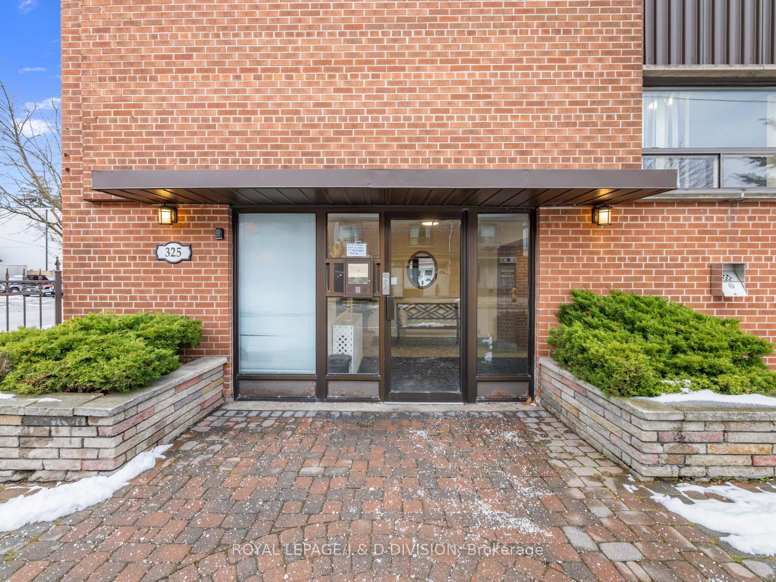 325 Sammon Avenue 102, Toronto E03 — photo 2 of 5