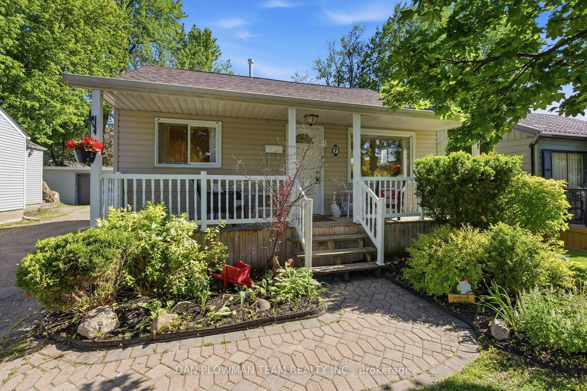 7 Beech Street, Ajax, ON L1S 1V8 — Ajax, Ontario