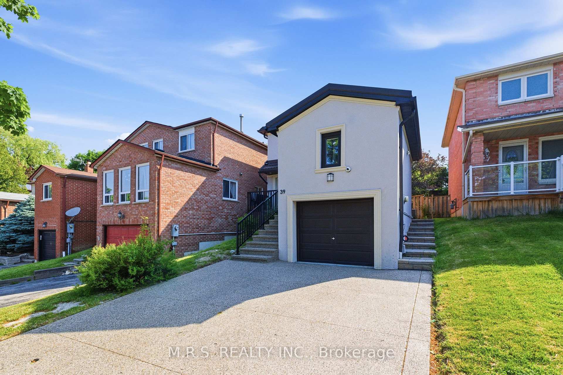39 Palmer Drive Bsmnt, Ajax — photo 2 of 5