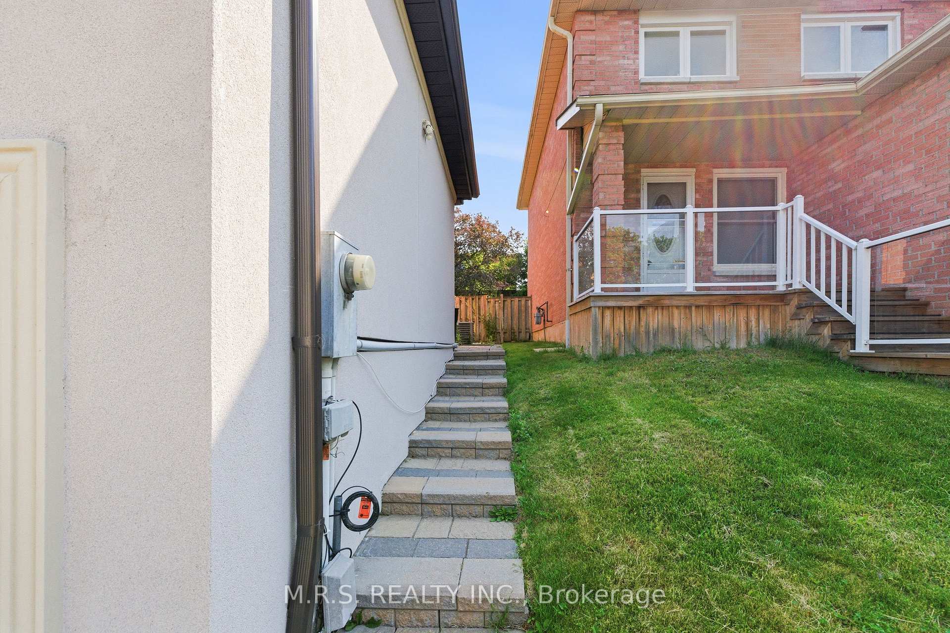 39 Palmer Drive Bsmnt, Ajax — photo 3 of 5