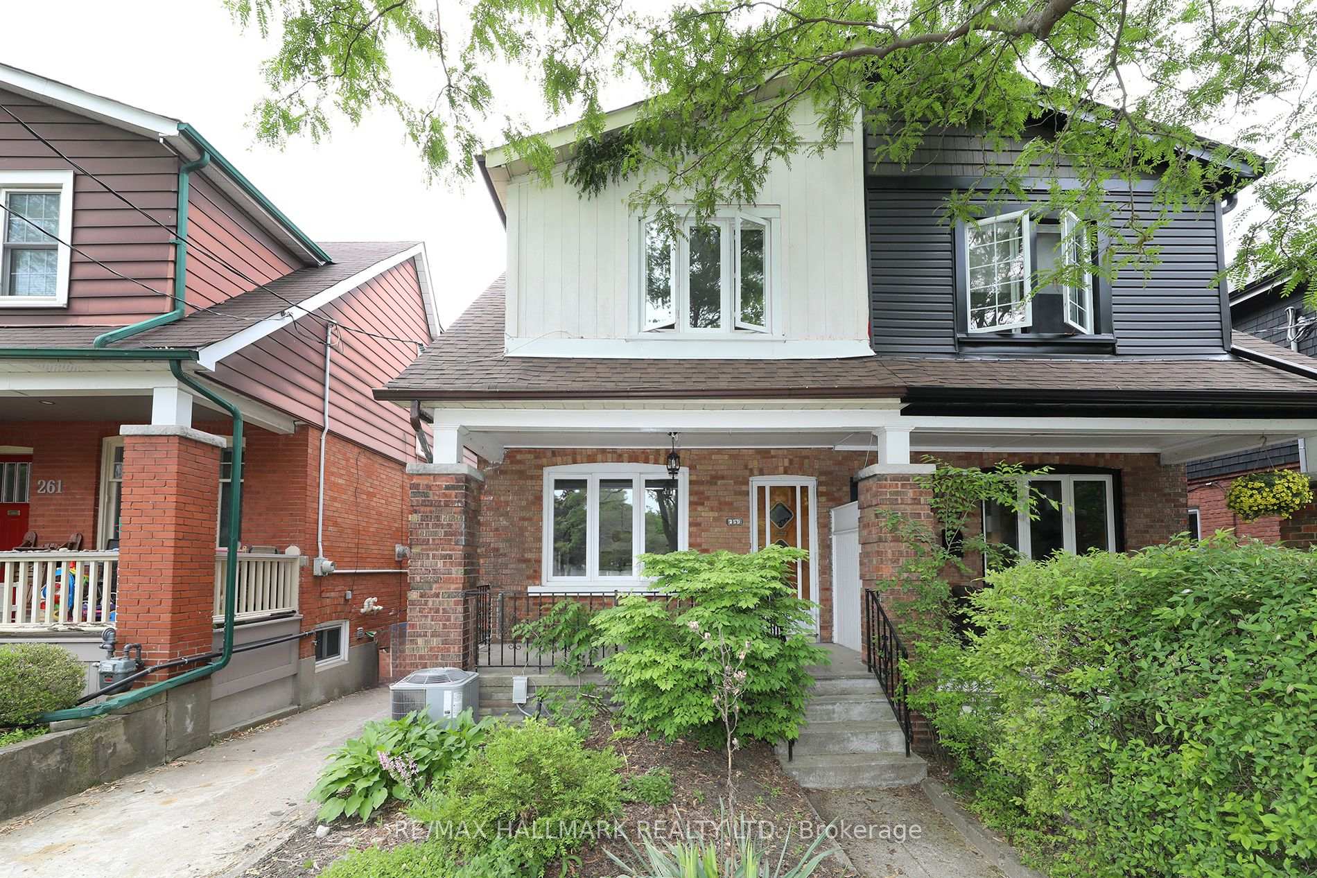 259 Wolverleigh Boulevard, Toronto E03, ON M4C 1S3 — Toronto E03, Ontario