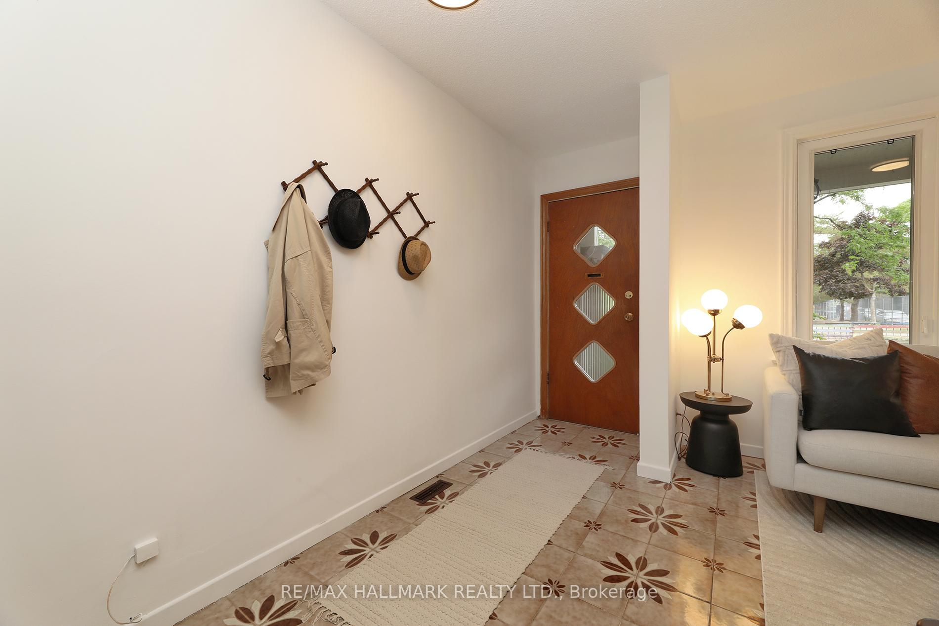 259 Wolverleigh Boulevard, Toronto E03 — photo 3 of 5