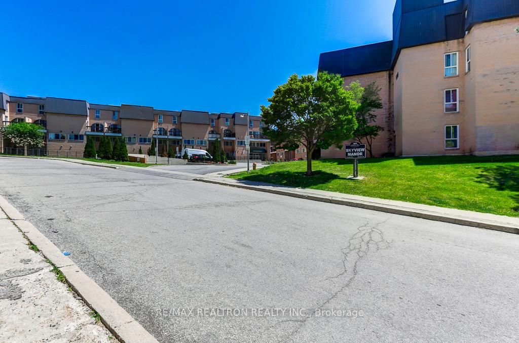100 Mornelle Court 1045, Toronto E09, ON M1E 4X2
