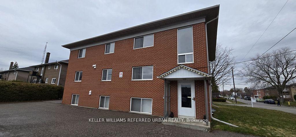 303 Frontenac Avenue 4, Oshawa, ON L1J 2A7