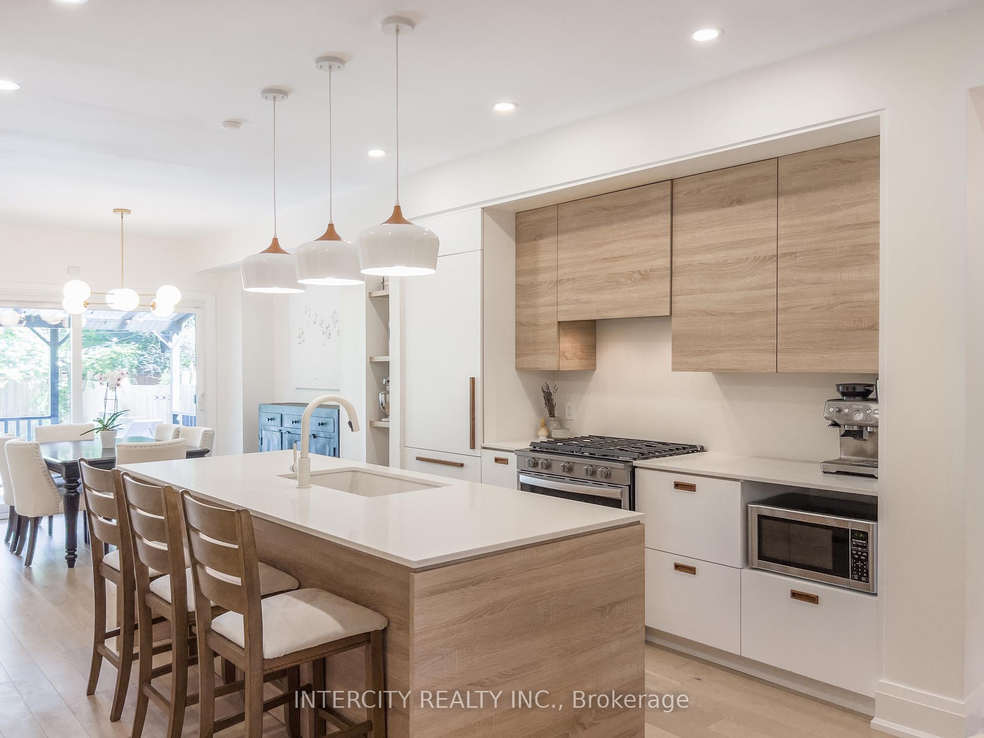 92 Dagmar Avenue, Toronto E01 — photo 3 of 5