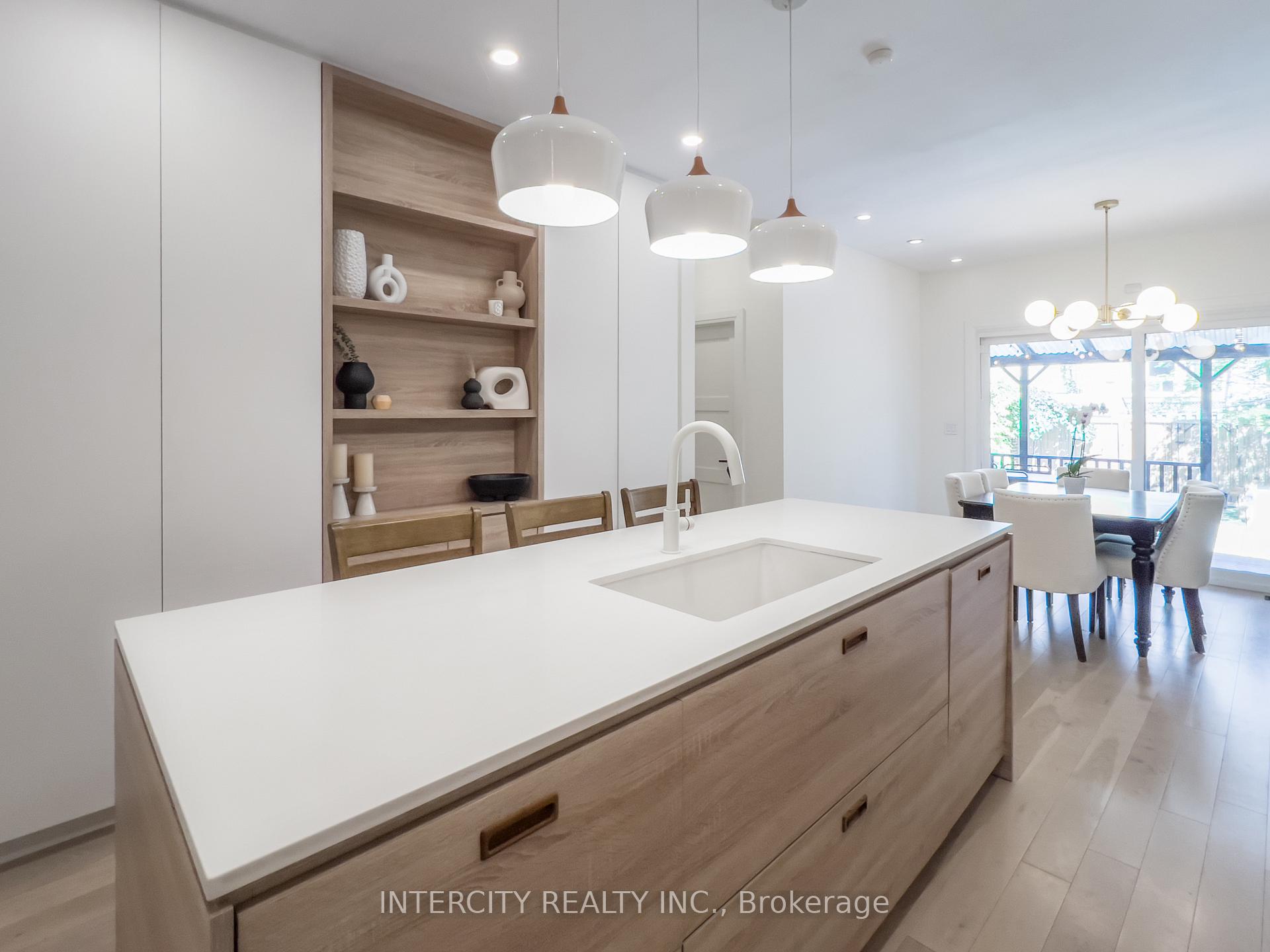 92 Dagmar Avenue, Toronto E01 — photo 4 of 5