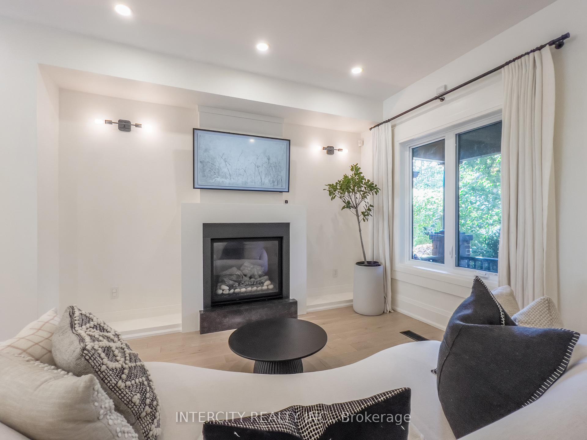 92 Dagmar Avenue, Toronto E01 — photo 5 of 5