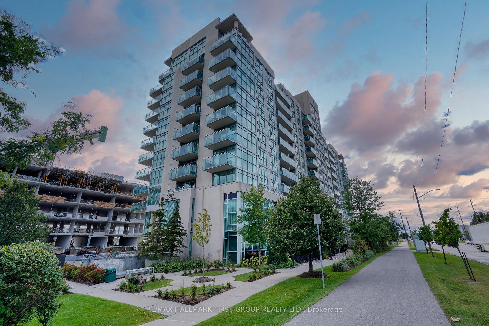 1600 Charles Street 710, Whitby, ON L1N 0G4