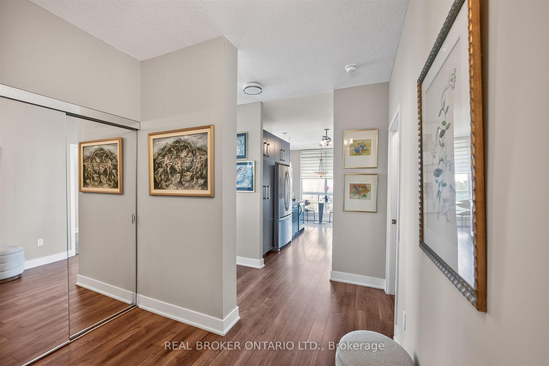 1048 Broadview Avenue 2402, Toronto E03 — photo 3 of 5