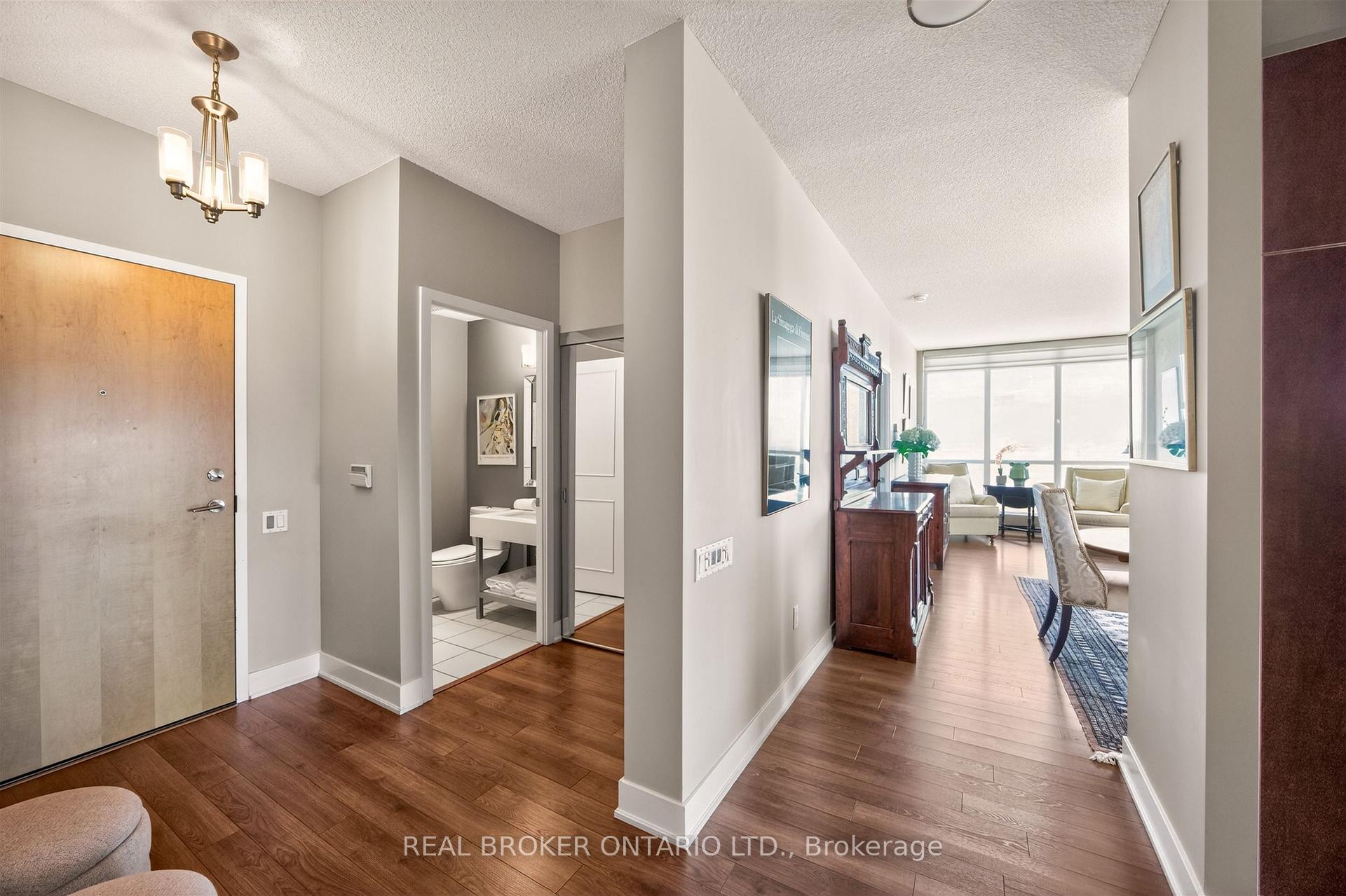 1048 Broadview Avenue 2402, Toronto E03 — photo 4 of 5