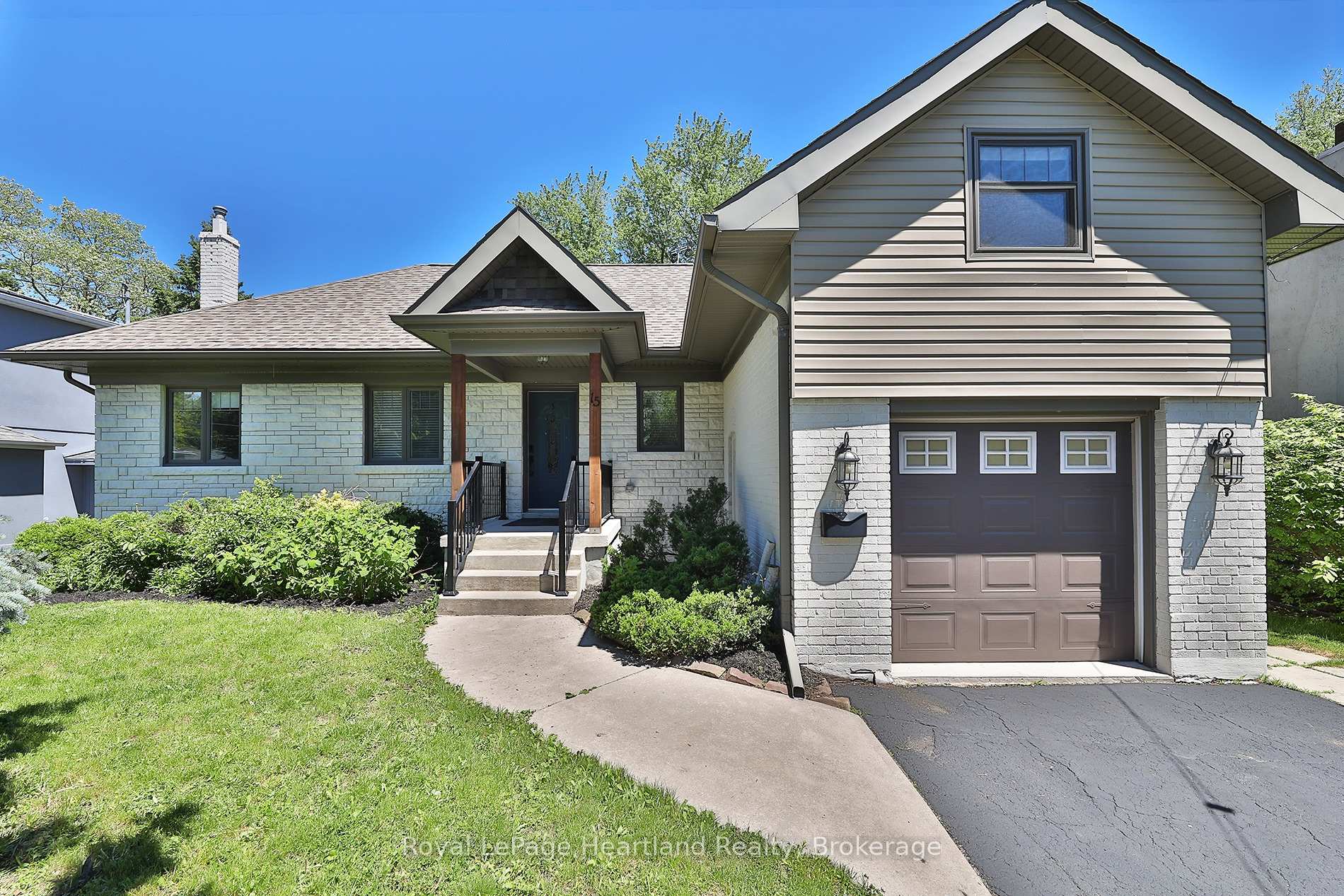 15 SCARBOROUGH HEIGHTS Boulevard, Toronto E08, ON M1M 2V3