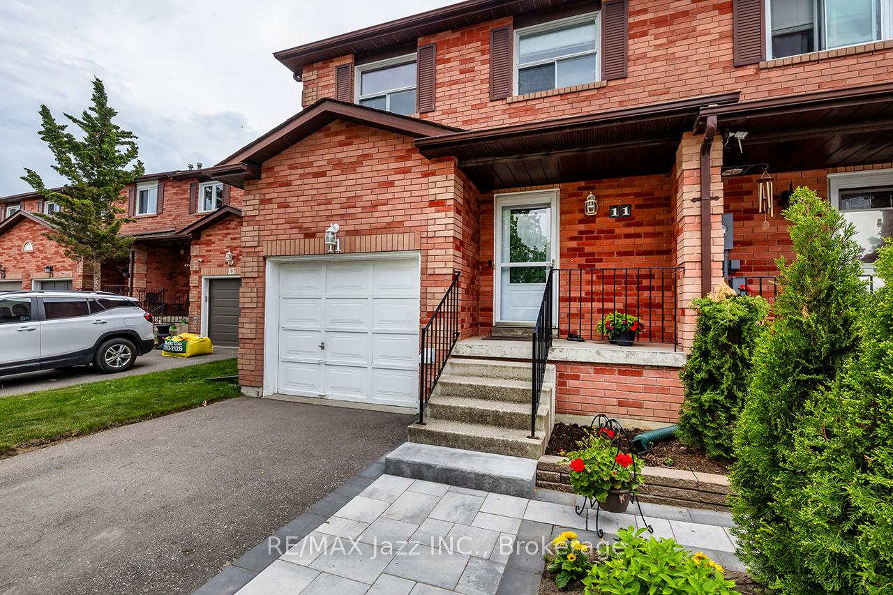 11 Chance Court, Clarington, ON L1C 4S4