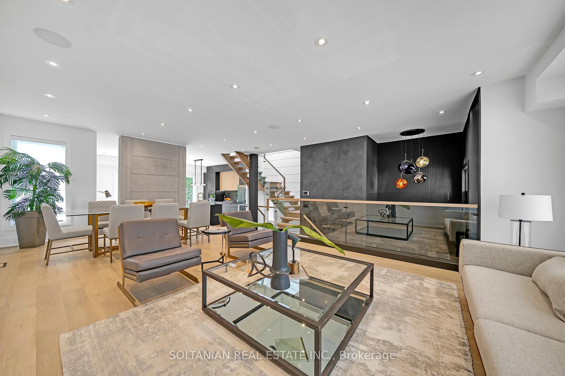 24 Fairside Avenue, Toronto E03 — photo 2 of 5