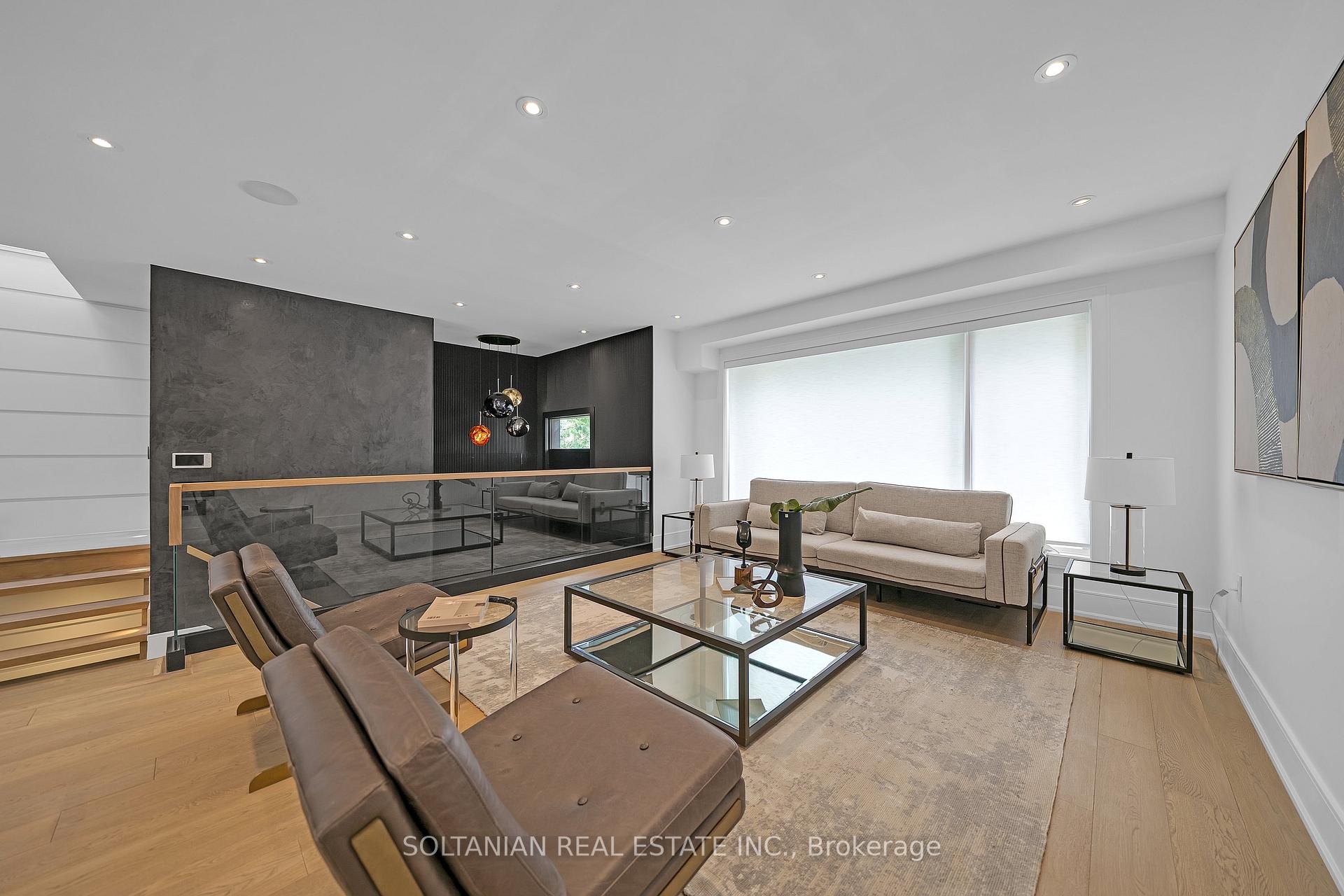 24 Fairside Avenue, Toronto E03 — photo 3 of 5