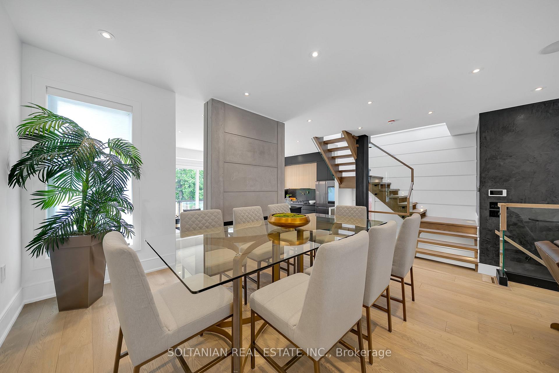 24 Fairside Avenue, Toronto E03 — photo 4 of 5