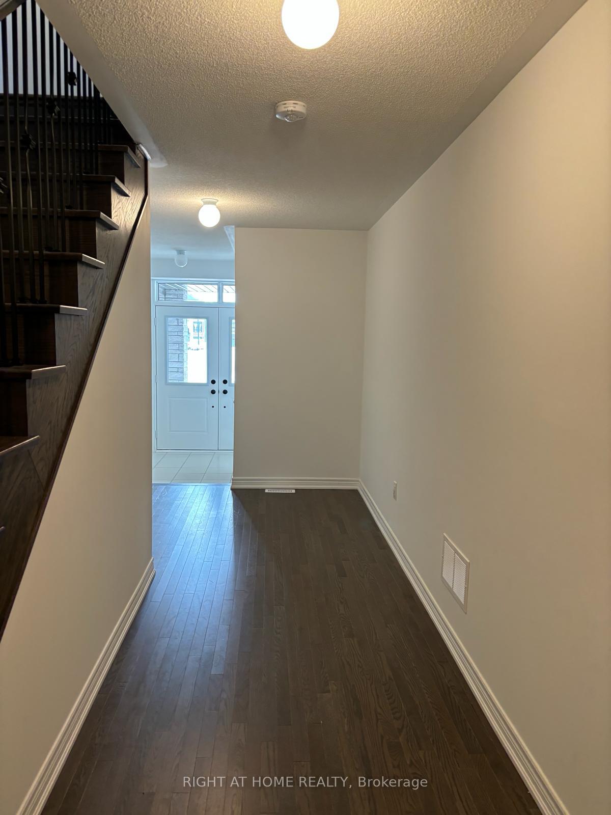 504 Littlewood Lane, Ajax — photo 2 of 5