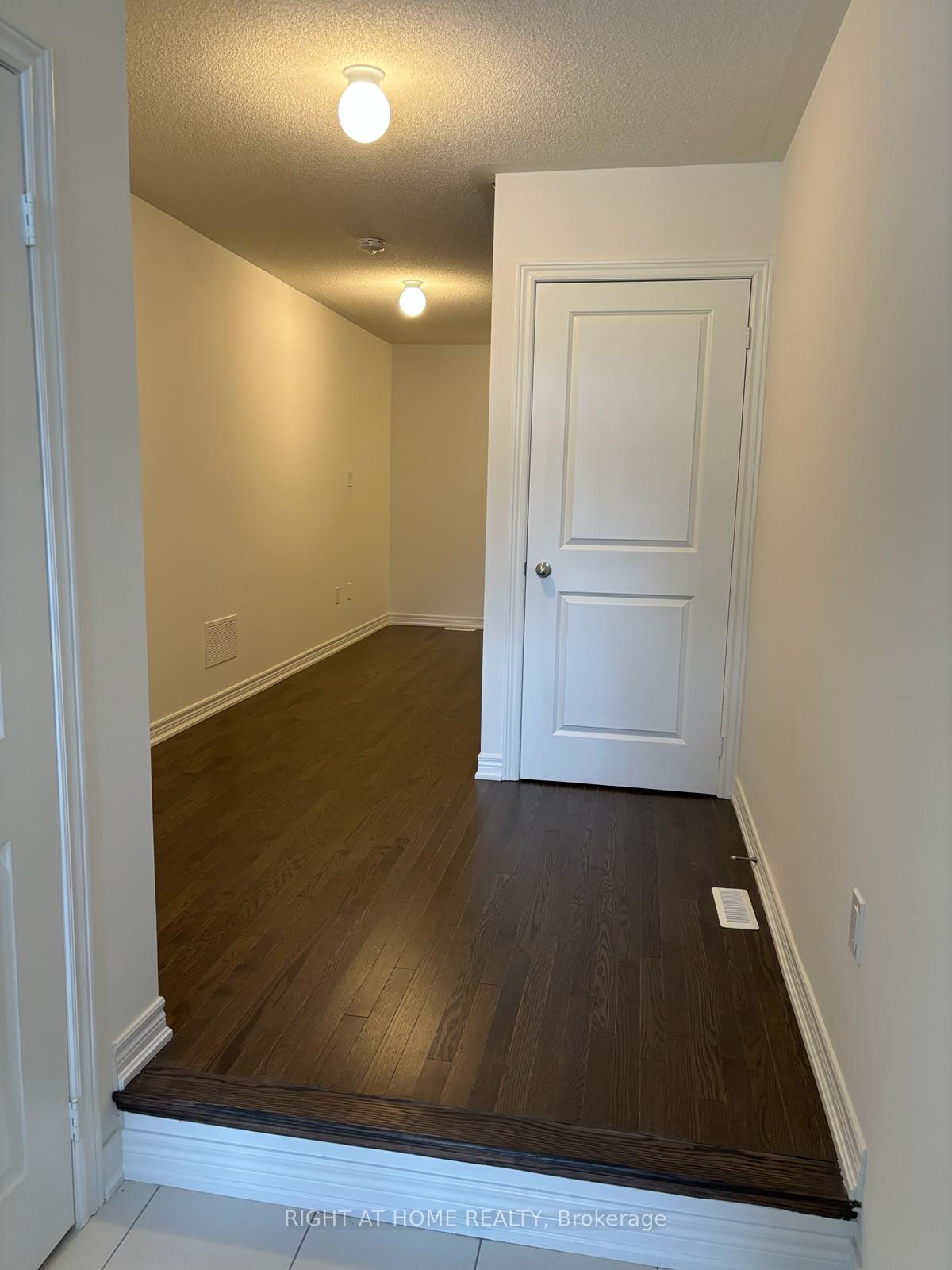 504 Littlewood Lane, Ajax — photo 3 of 5