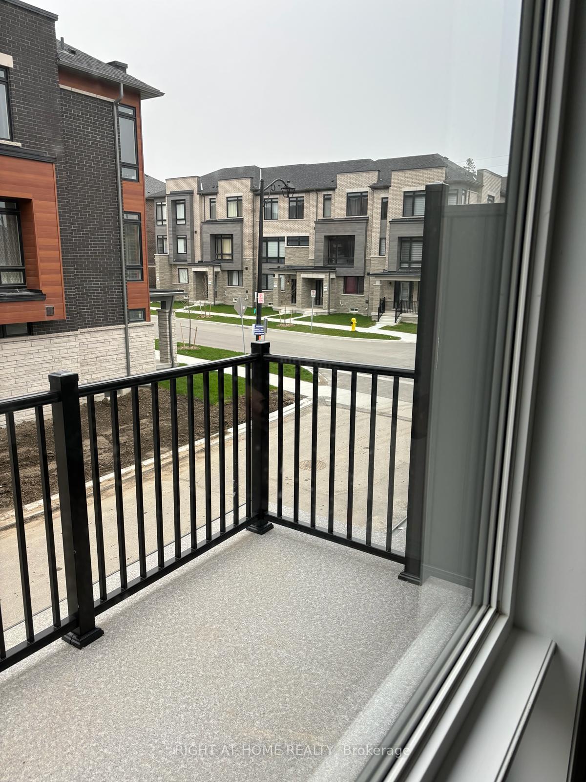 504 Littlewood Lane, Ajax — photo 4 of 5