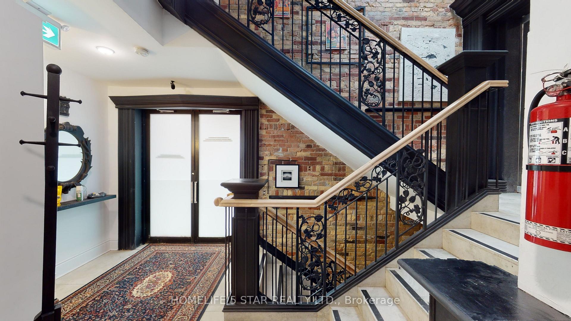 1152 Gerrard Street E 211, Toronto E01, ON M4L 1Y2 — Toronto E01, Ontario