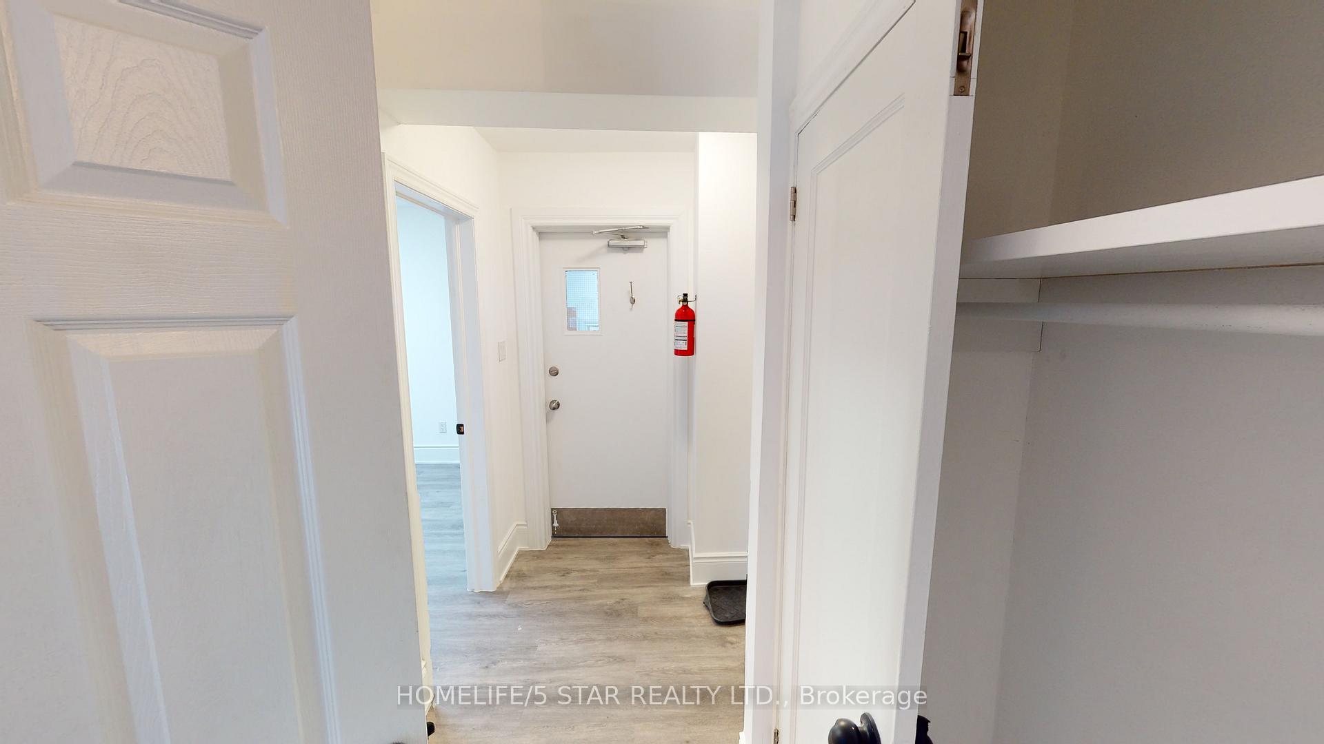 1152 Gerrard Street E 211, Toronto E01 — photo 3 of 5