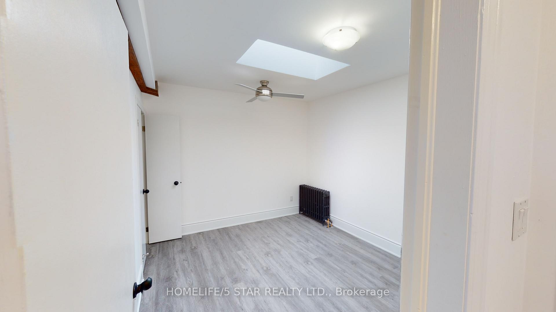 1152 Gerrard Street E 211, Toronto E01 — photo 4 of 5