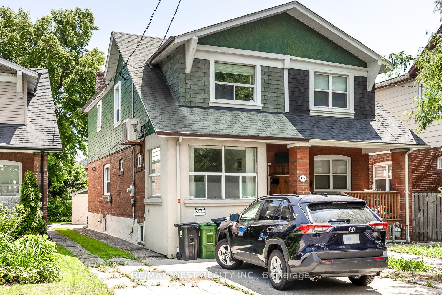 975 Broadview Avenue Lower, Toronto E03, ON M4K 2R9 — Toronto E03, Ontario
