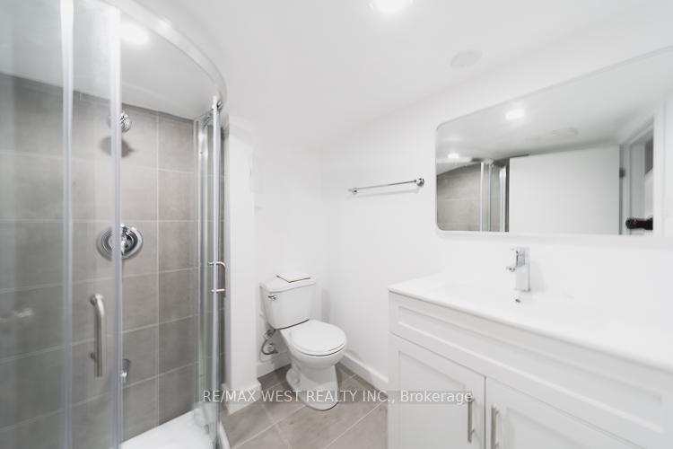 975 Broadview Avenue Lower, Toronto E03 — photo 5 of 5