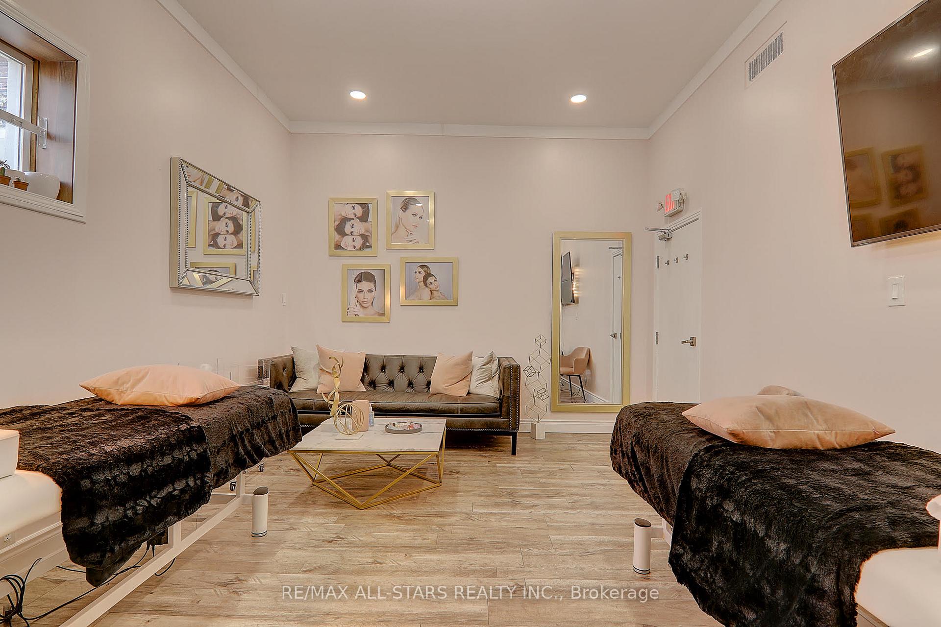 715 Queen Street E 101, Toronto E01 — photo 2 of 5