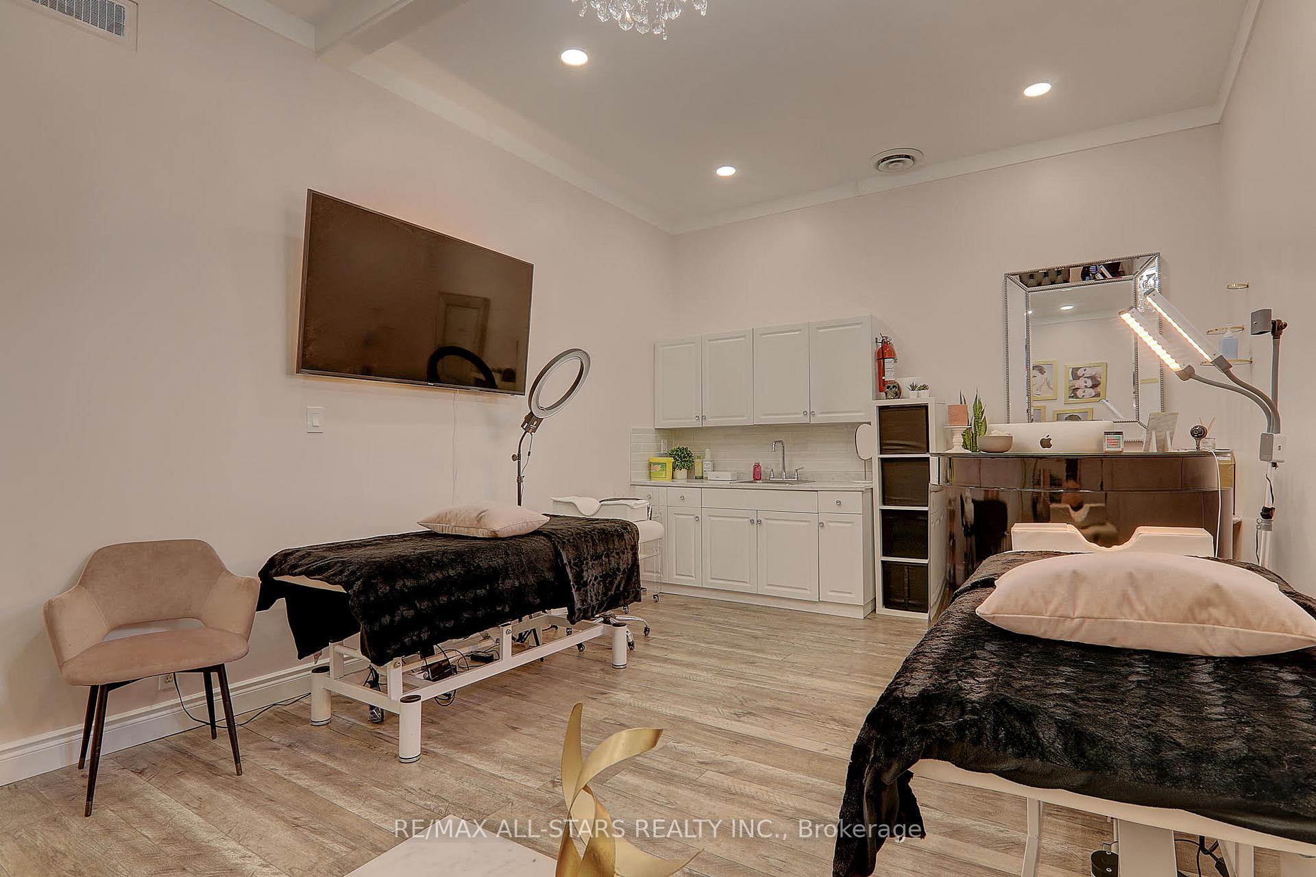 715 Queen Street E 101, Toronto E01 — photo 4 of 5