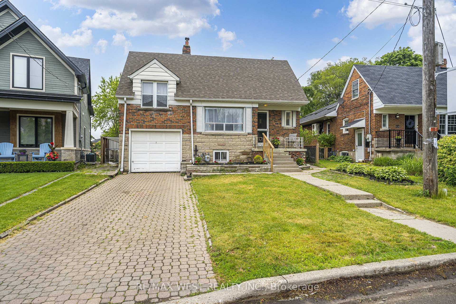 26 Parkland Road, Toronto E06, ON M1N 1Y8