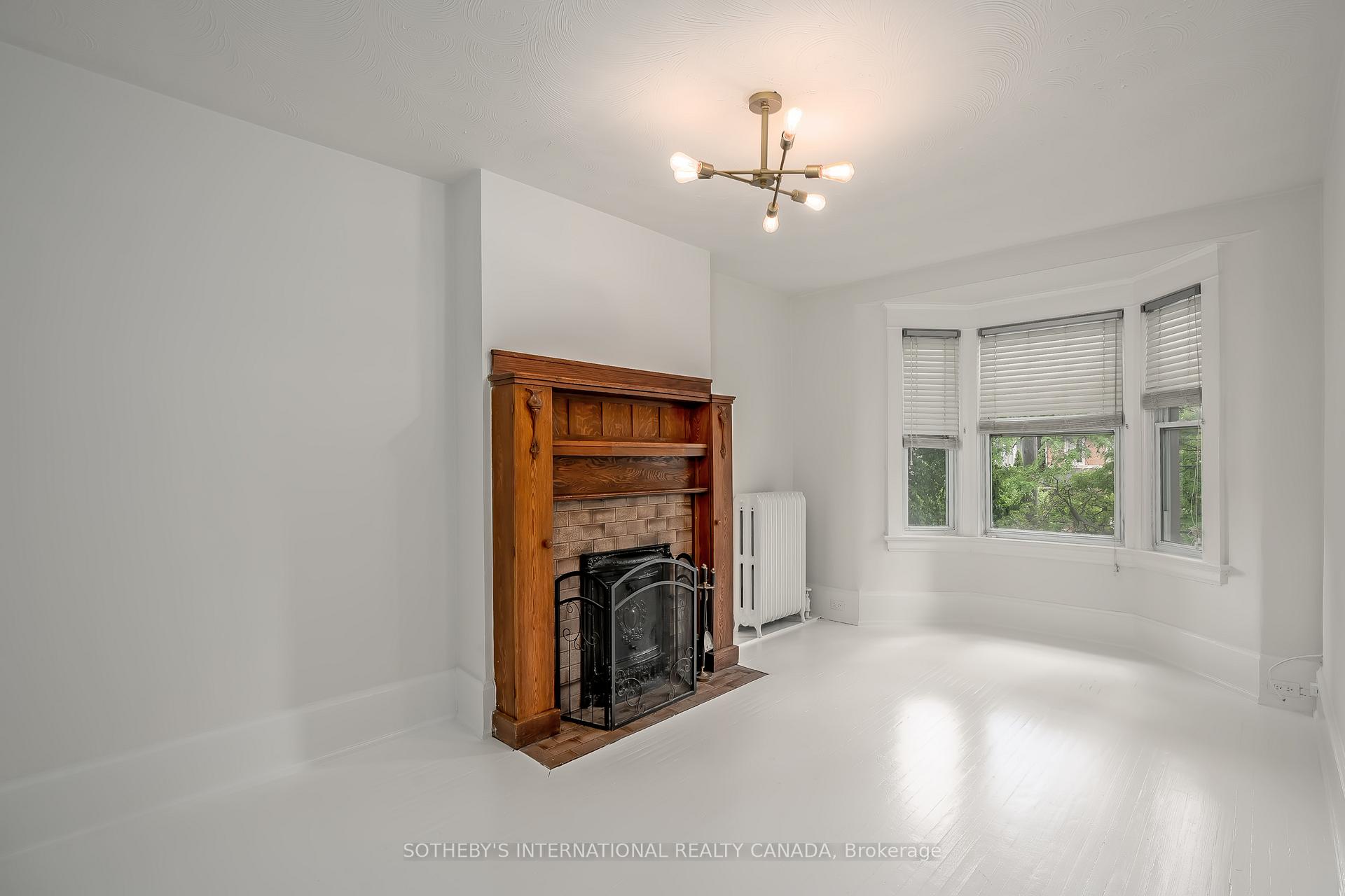 38 Browning Avenue Upper, Toronto E03 — photo 2 of 5