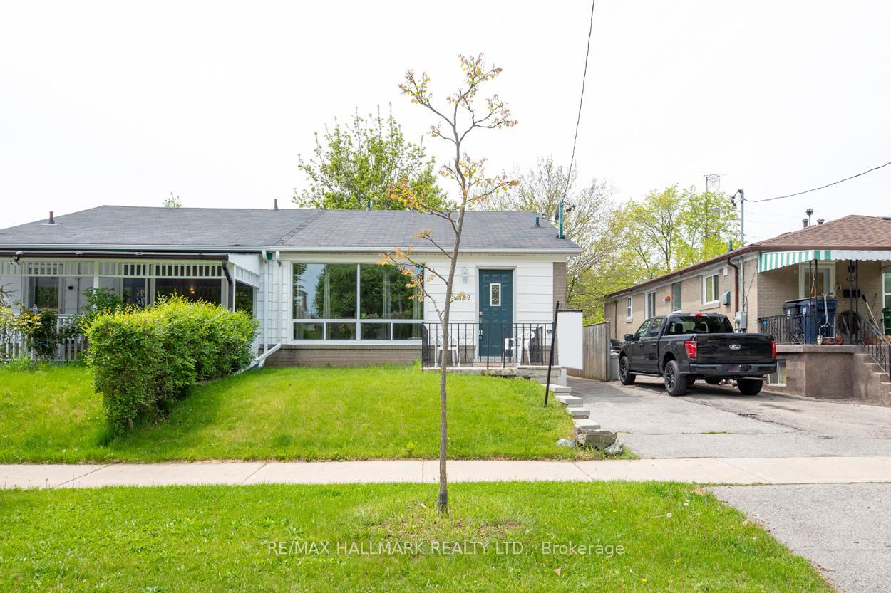 152 Santamonica Boulevard, Toronto E04, ON M1L 4H6
