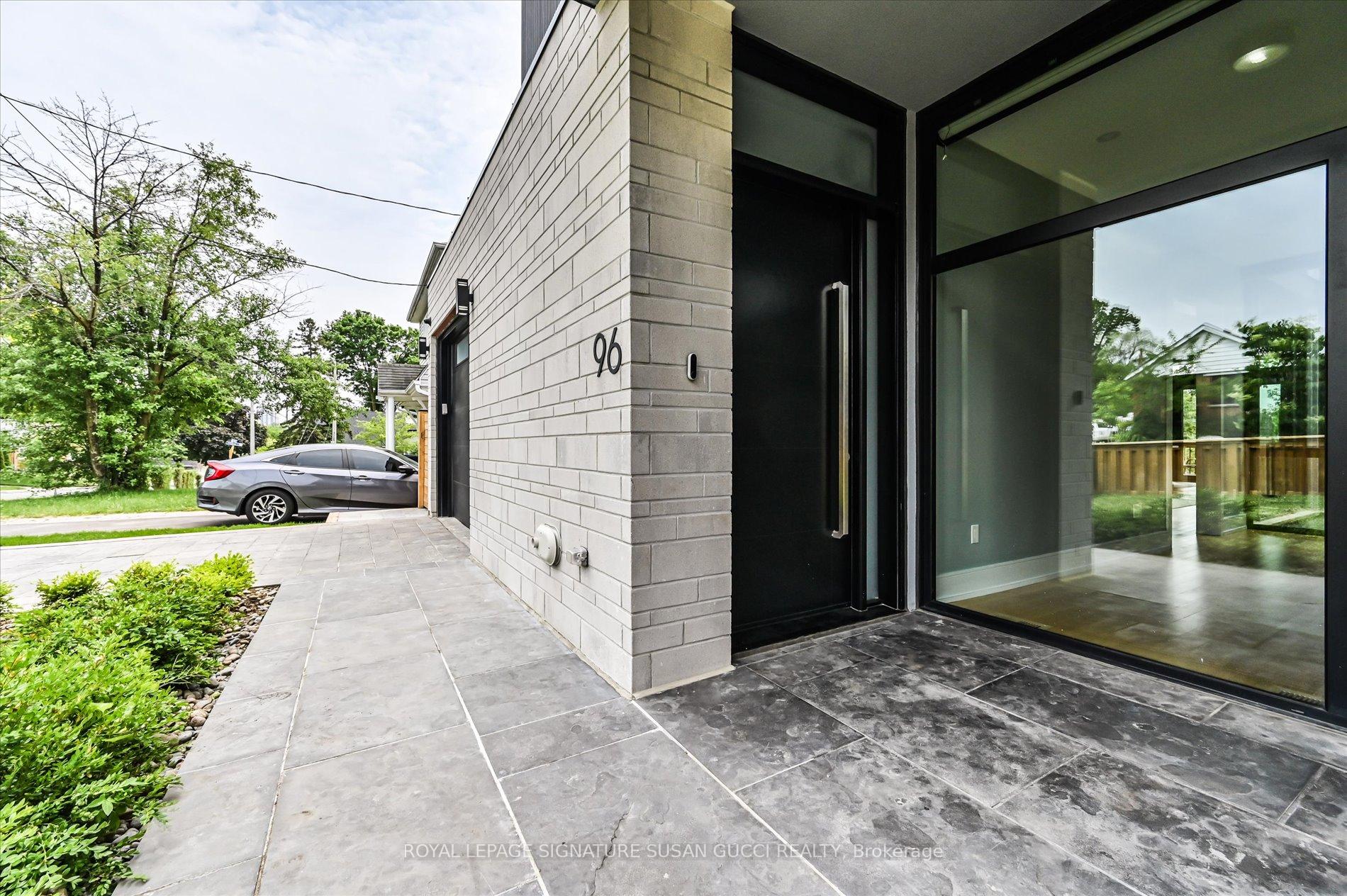 96 Squires Avenue, Toronto E03 — photo 3 of 5