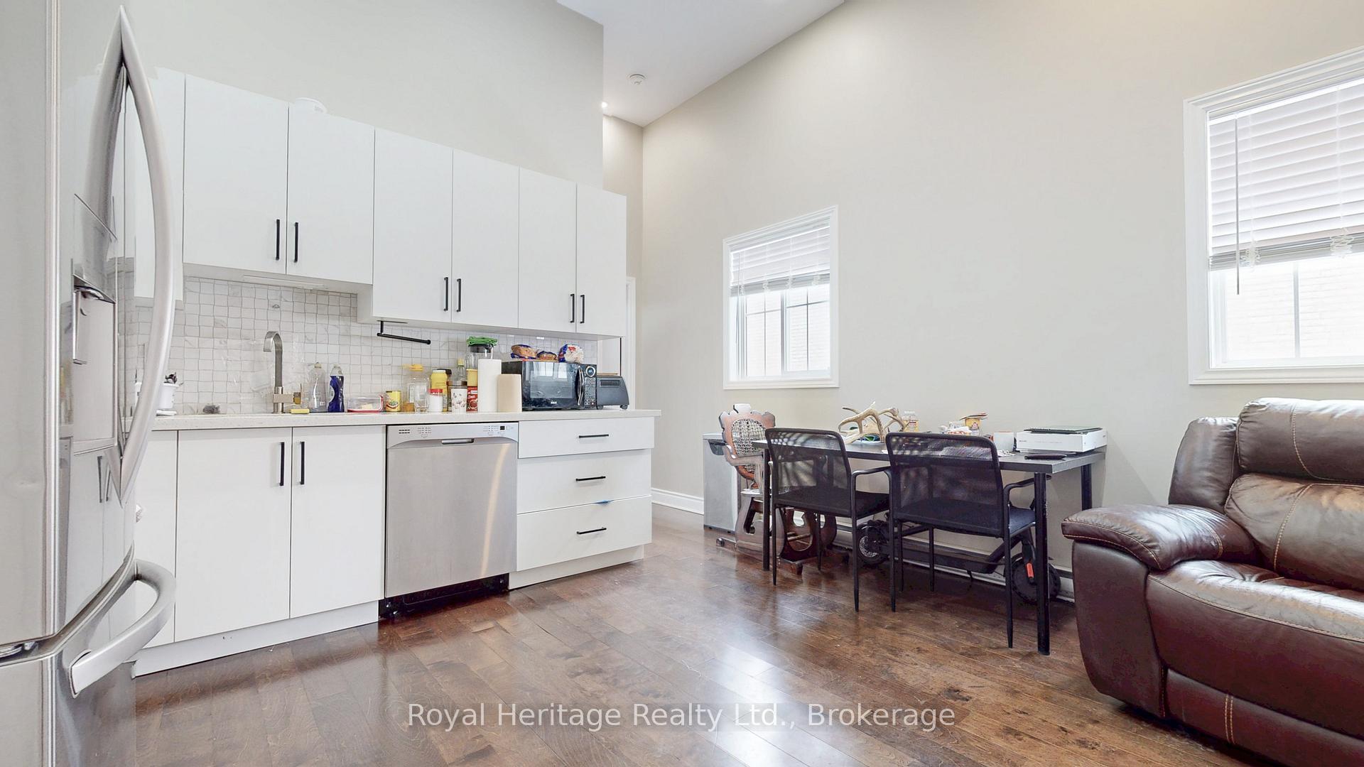 100 Cromwell Avenue 1, Oshawa, ON L1J 4T6