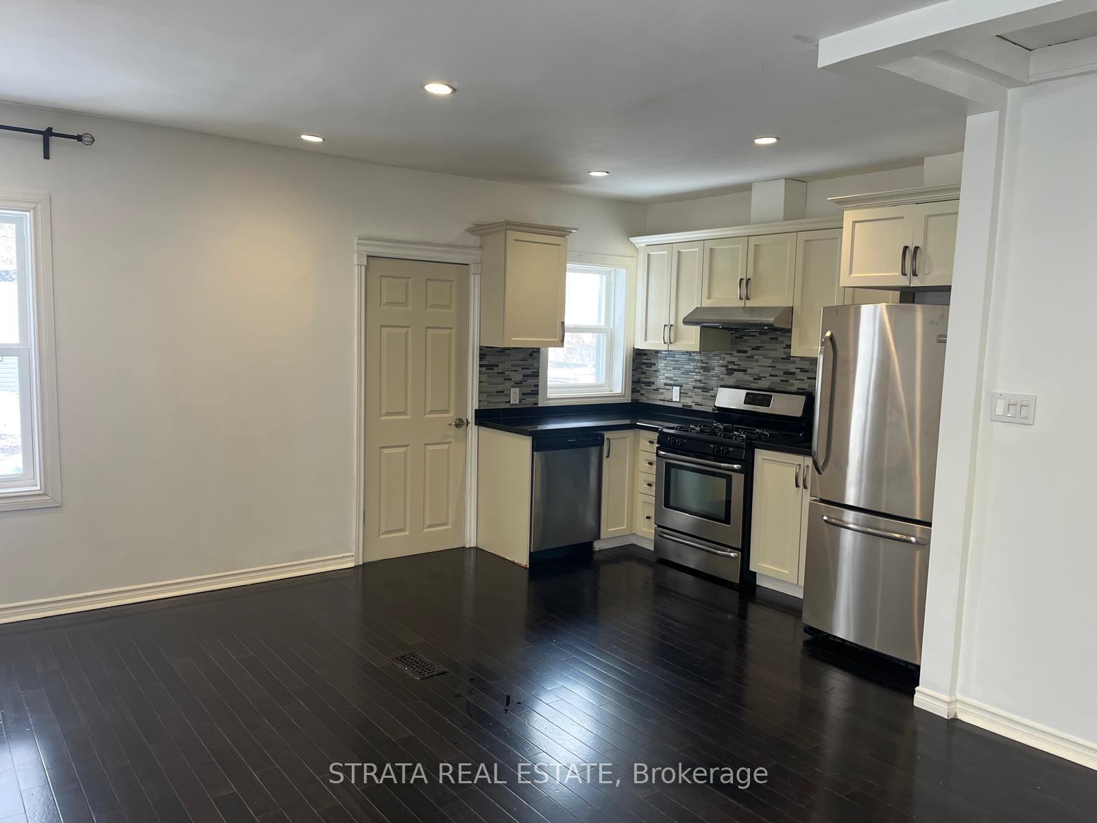 220 Holborne Avenue, Toronto E03 — photo 2 of 5
