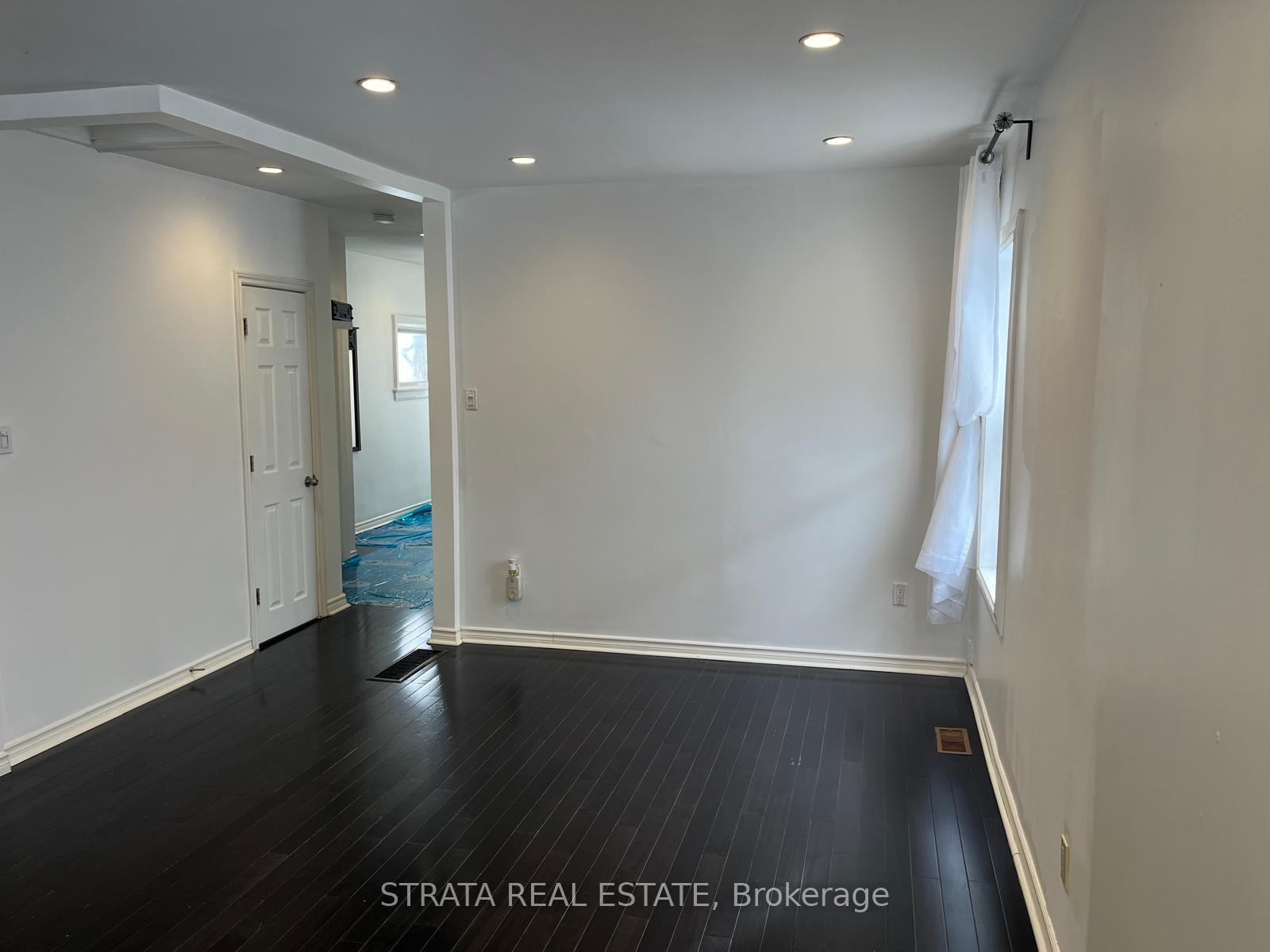 220 Holborne Avenue, Toronto E03 — photo 3 of 5