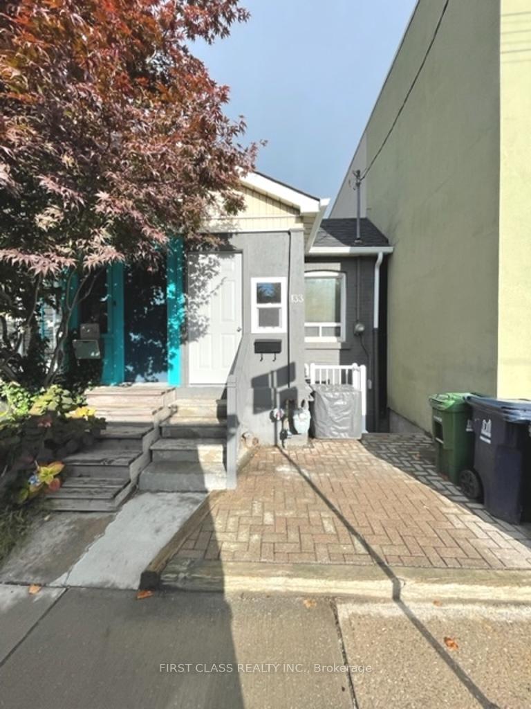 133 Coxwell Avenue E Bsmt, Toronto E02, ON M4L 3B4