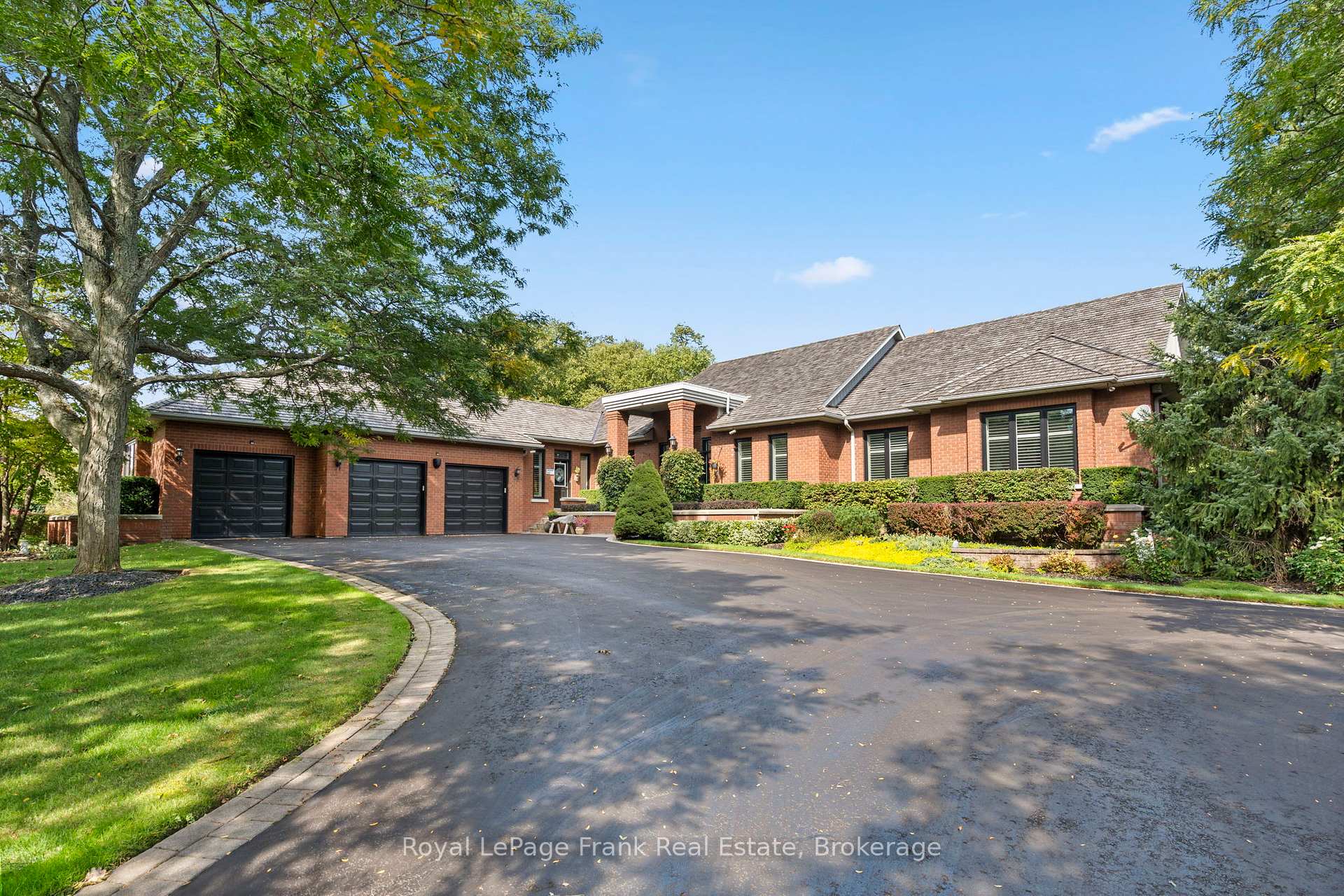 8 Buggey Lane, Ajax, ON L1Z 1X4