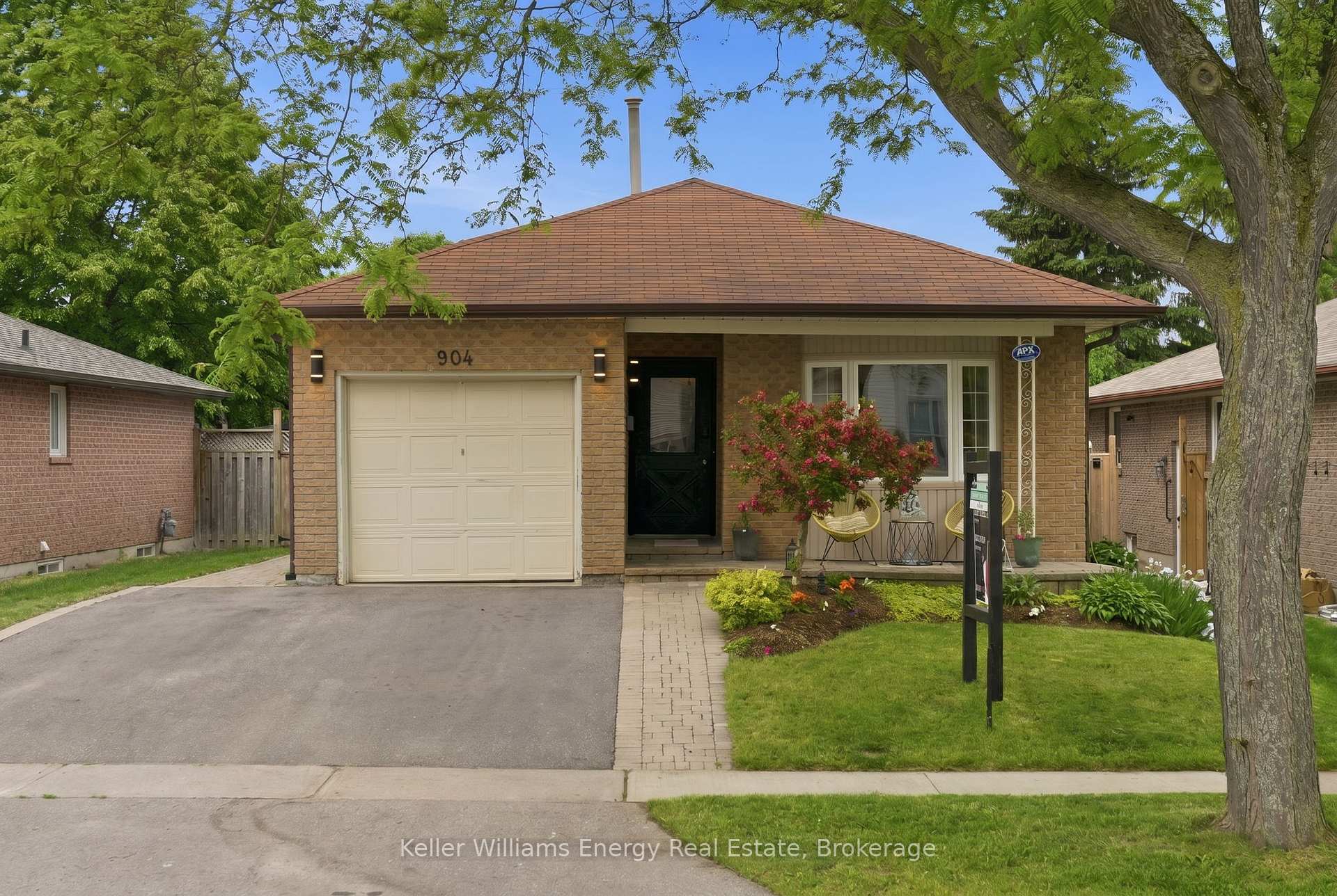 904 Southgate Drive, Oshawa, ON L1H 7Z9