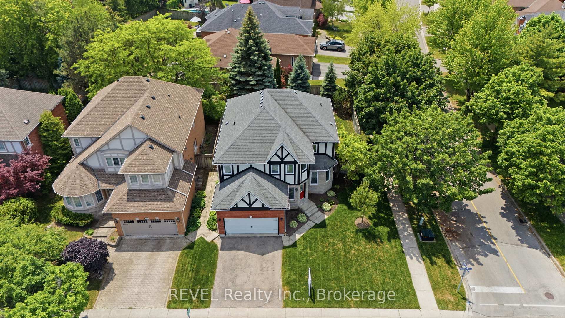 150 Fallingbrook Street, Whitby, ON L1R 2G2