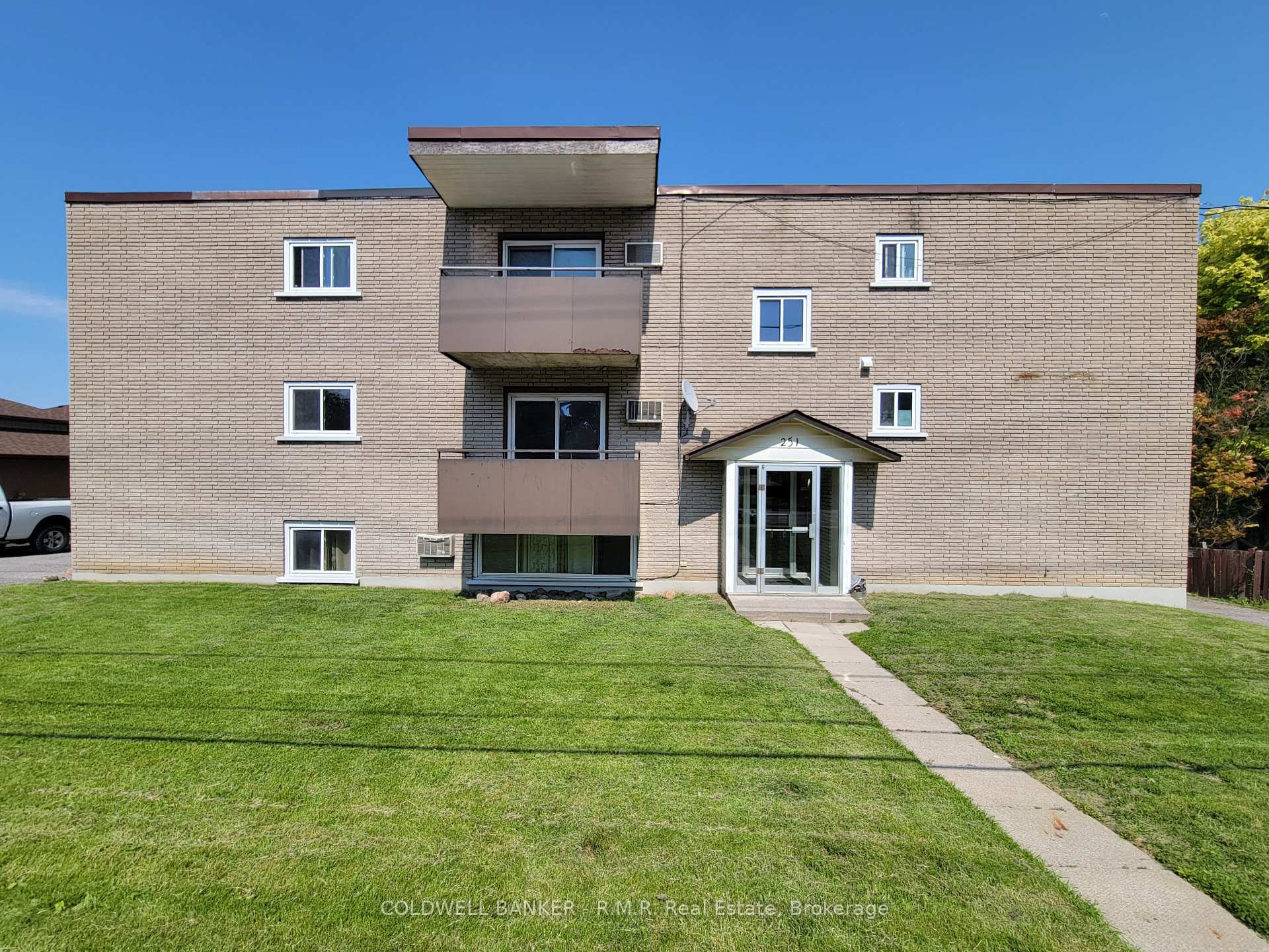 251 Liberty Street N 3, Clarington, ON L1C 2M6